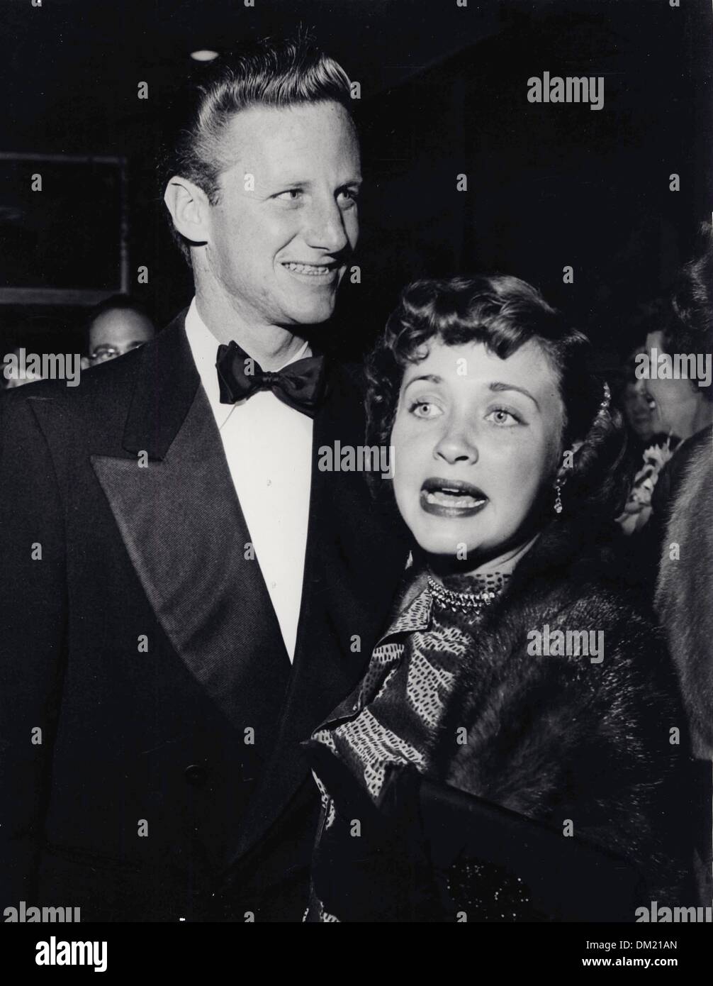JANE POWELL CON Geary Anthony Steffen, Jr. al premiere 1950.(Immagine di credito: © Allan Adler/Globe foto/ZUMAPRESS.com) Foto Stock