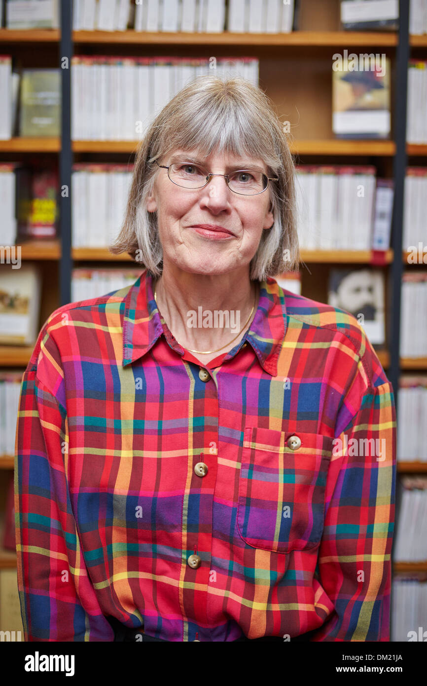 Judith Luna, Senior Editor per il mondo classici, raffigurato in Oxford University Press library Foto Stock