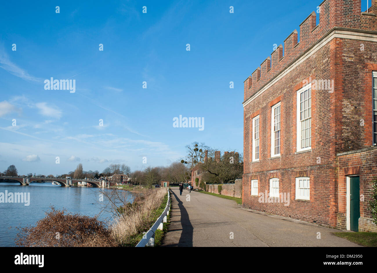 Hampton Court Palace, Inghilterra, sul Fiume Tamigi Foto Stock