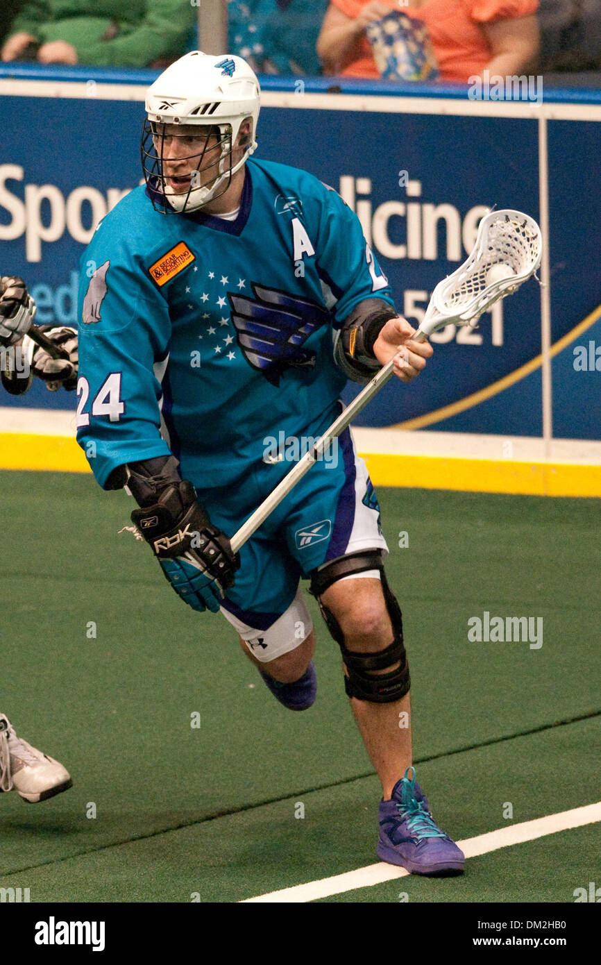 Rochester Knighthawks avanti John Grant Jr.(24) in azione durante una partita contro l'Edmonton Rush. Edmonton sconfitto Rochester 12-11 al Blue Cross Arena di Rochester, New York. (Credito Immagine: © Mark Konezny/Southcreek globale/ZUMApress.com) Foto Stock