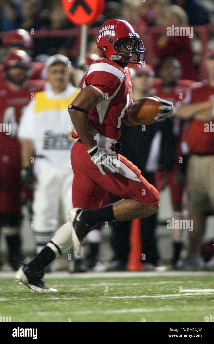 Troy University presso l' Università di Louisiana-Lafayette; Louisiana-Lafayette wide receiver Marlin Miller striature giù il diversivo dopo la cattura di un pass; Troy ha vinto il gioco 48-31; campo Cajun; Lafayette, LA. (Credito Immagine: © Giovanni Korduner/Southcreek globale/ZUMApress.com) Foto Stock