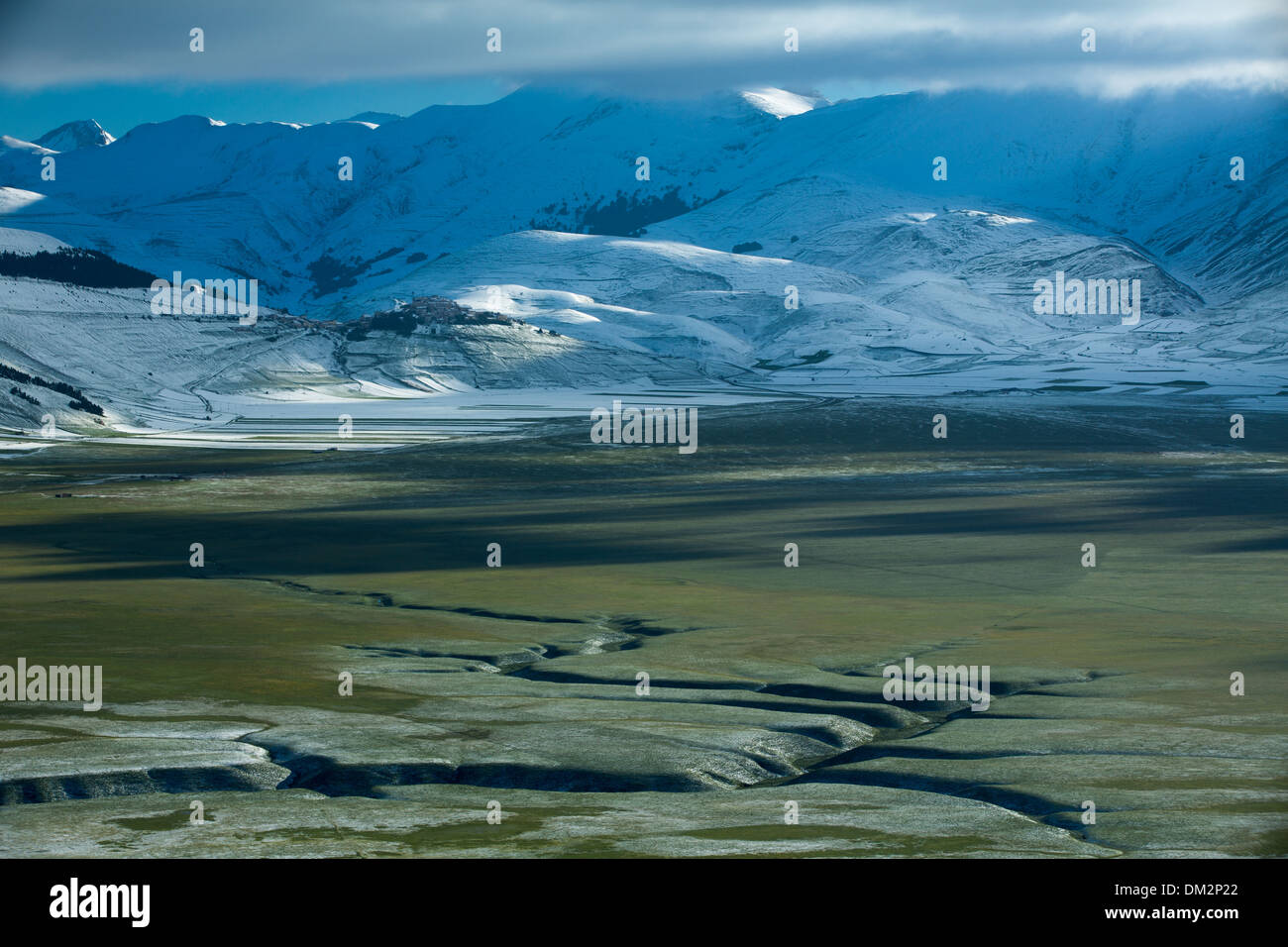 La neve sul piano Grande, Parco Nazionale dei Monti Sibillini, Umbria. Italia Foto Stock