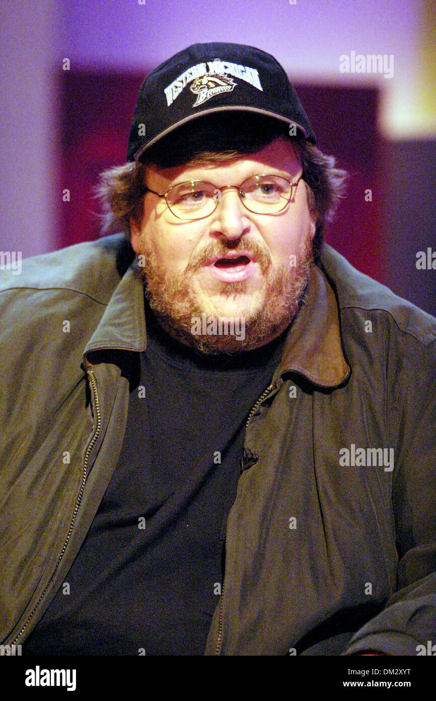 Nov. 7, 2002 - Londra, Gran Bretagna - Â©ELLIS O'Brien/ linkUK 07/11/2002..Mike Moore..''venerdì sera con Jonathan Ross''-BBCTV.-Londra.. ELLIS O'Brien/ linkUK/ 2002.K27118(Immagine di credito: © Globo foto/ZUMAPRESS.com) Foto Stock