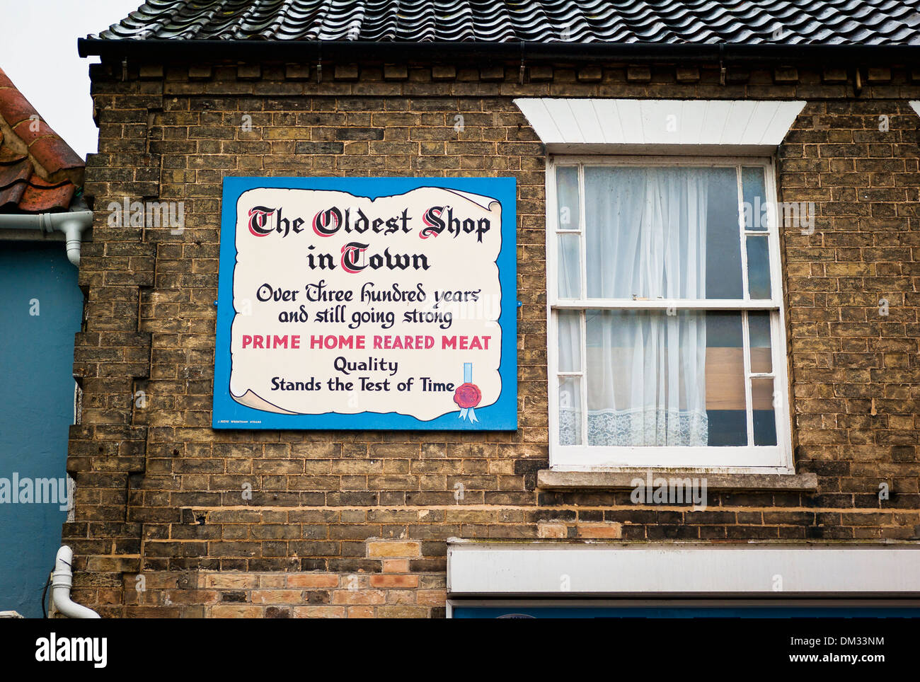 Segno proclamando il più antico negozio in Southwold Inghilterra Suffolk REGNO UNITO Foto Stock