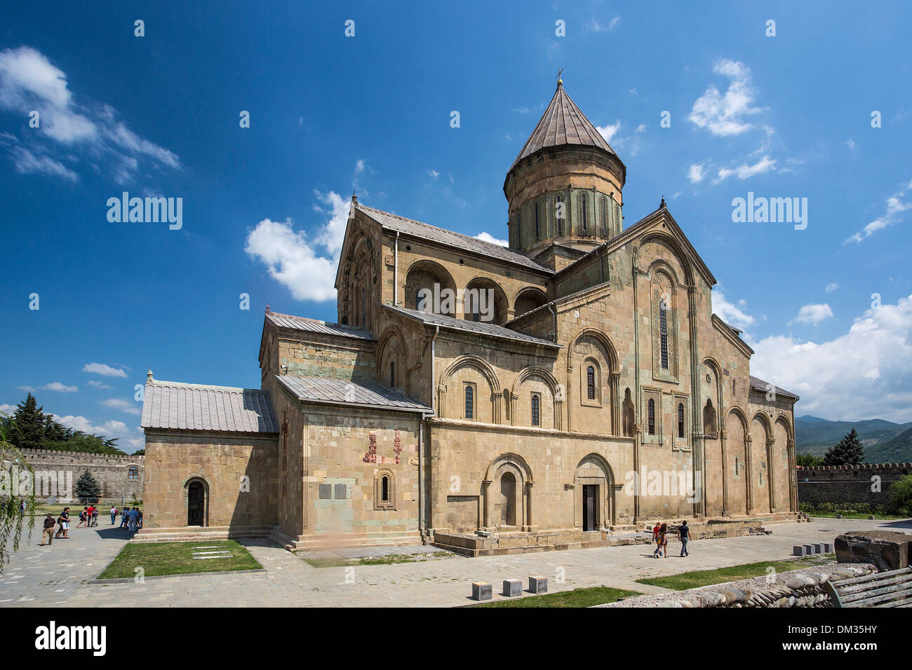 Eredità di Mondo Mtskheta architettura chiesa cattedrale ingresso Georgia Caucaso Eurasia storia locale storico san Foto Stock