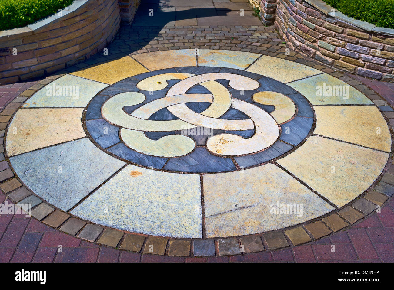 Pavimentazione ornamentali design utilizzando segmenti di un cerchio Foto Stock