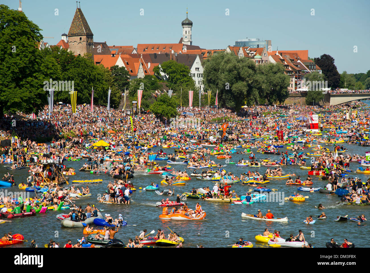 Baden-Wurttemberg entusiasmo barche luminose personalizzate Germania Danubio Europa celebrazione coloratissima festa fête festival River Foto Stock