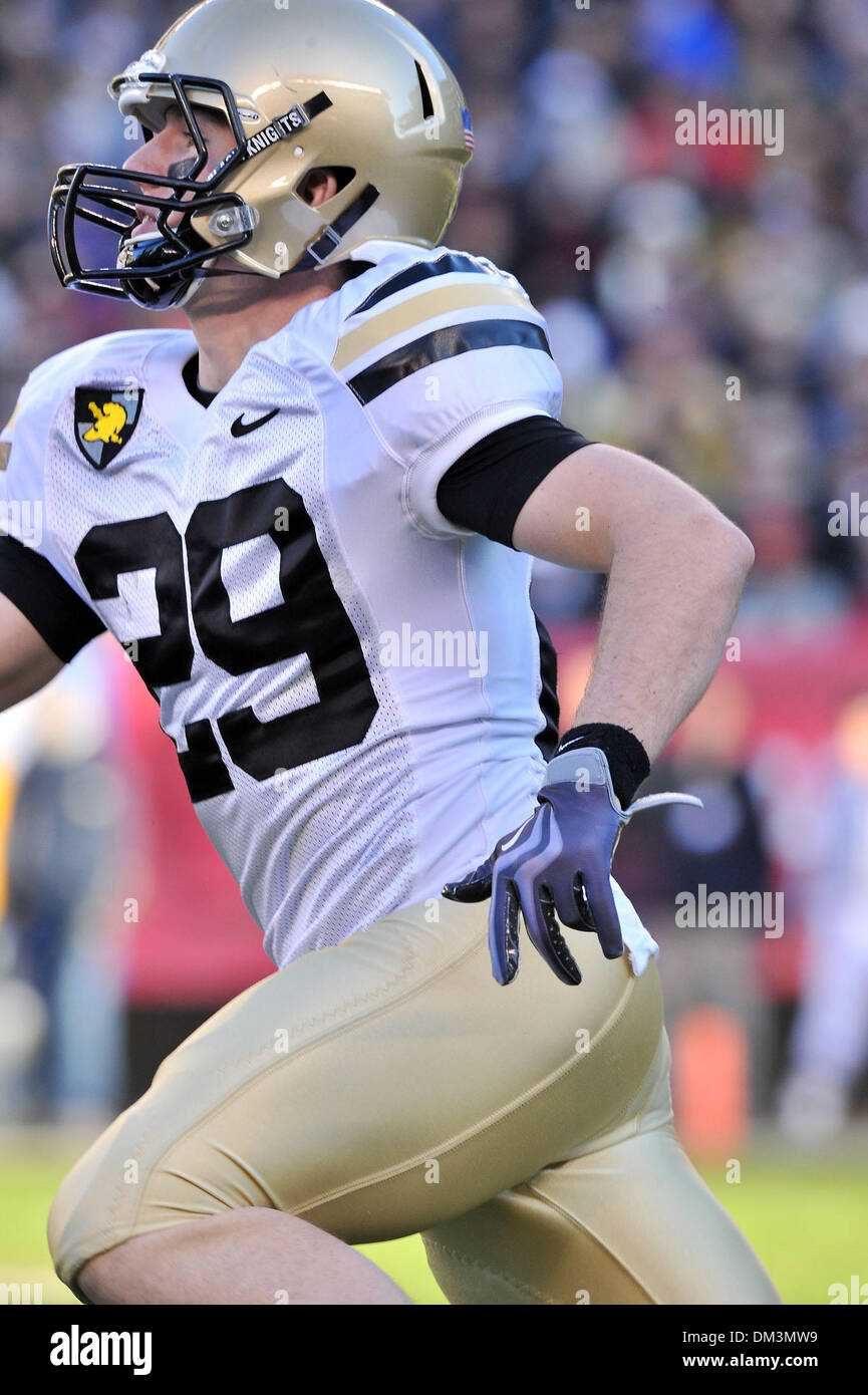 Philadelphia, Pennsylvania.esercito linebacker Josh Jones #29, azione di gioco durante il 2009 Army Navy game, ha suonato presso il Lincoln Financial Field di Philadelphia, casa delle aquile. Il faretto match up game segna la loro centodecimo incontro, Navy è favorita da due touchdowns. Aspiranti guardiamarina record è 8-4, considerando che le nere notti entrano in gioco con 5-6 record. Per la prima volta nella sua Foto Stock