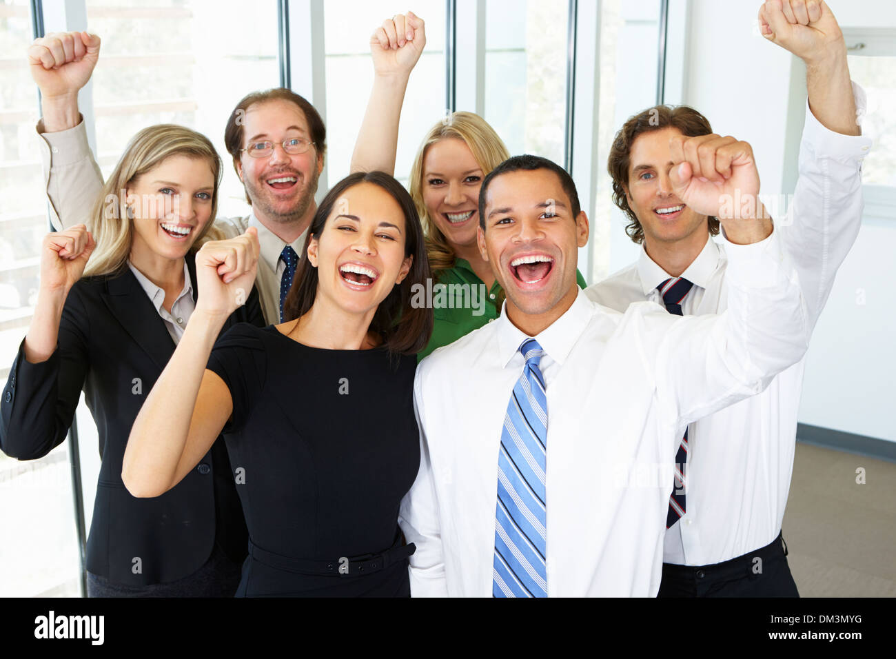 Ritratto del Team Aziende in Office celebrando Foto Stock