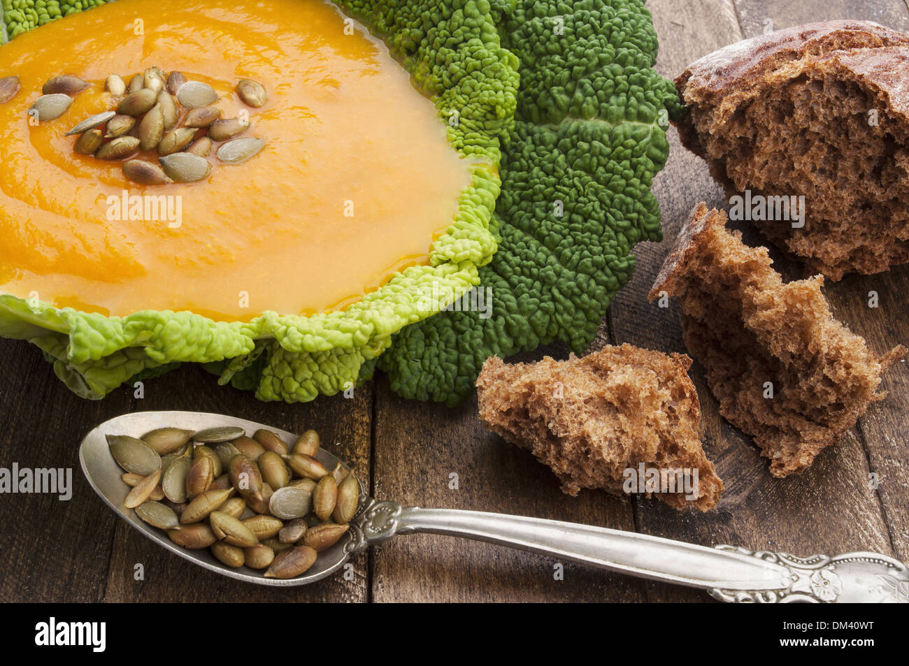 Cucinata fresca zuppa di zucca Foto Stock