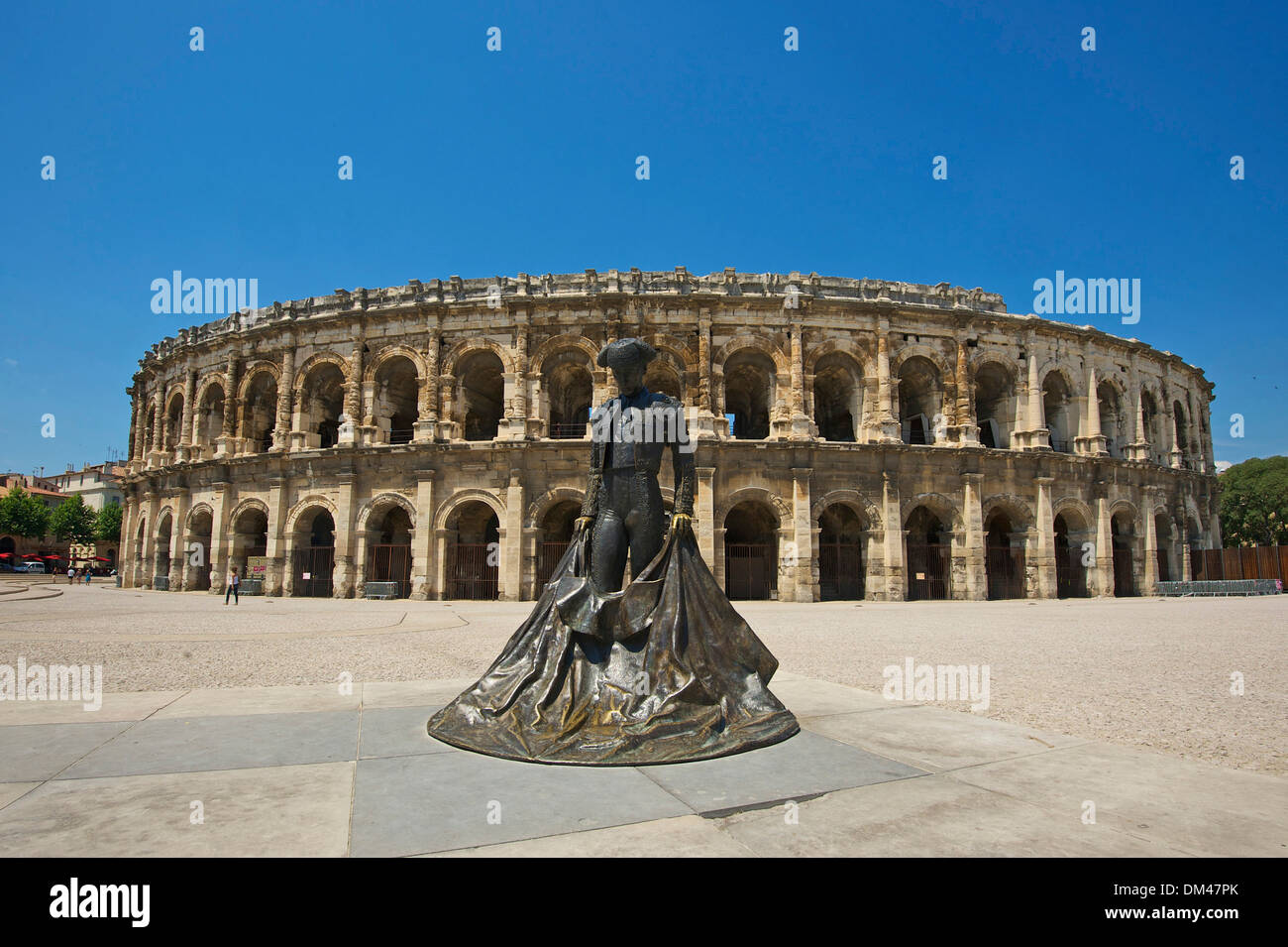 Francia Europa Provence Sud della Francia anfiteatro romano dell architettura storica pietra miliare vecchio luogo di interesse Nimes Foto Stock