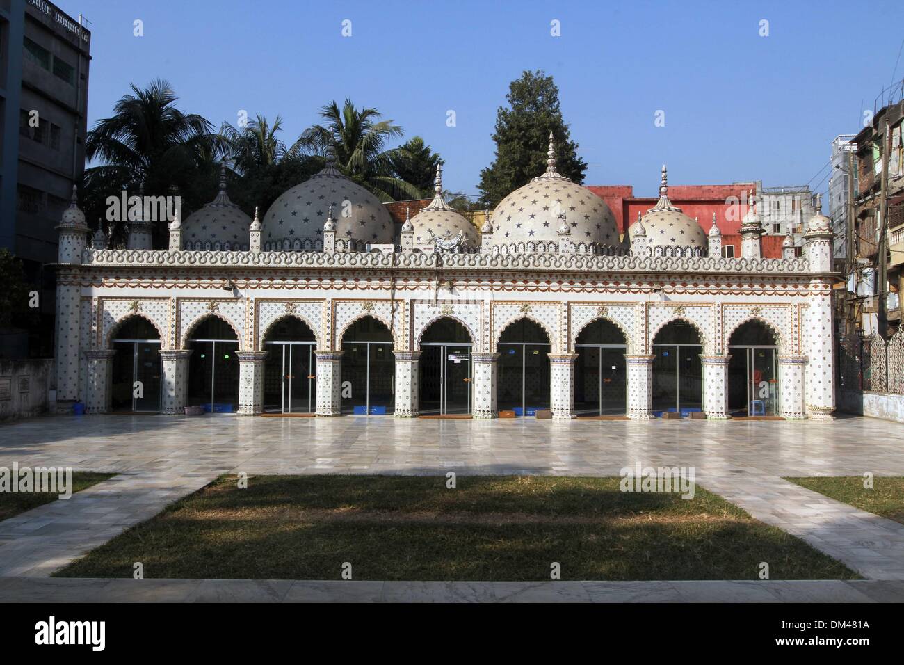 La moschea di Star, localmente noto come Tara Masjid, è una moschea si trova a Armanitola area della parte vecchia della città di Dhaka. La moschea ha ornato il design Foto Stock