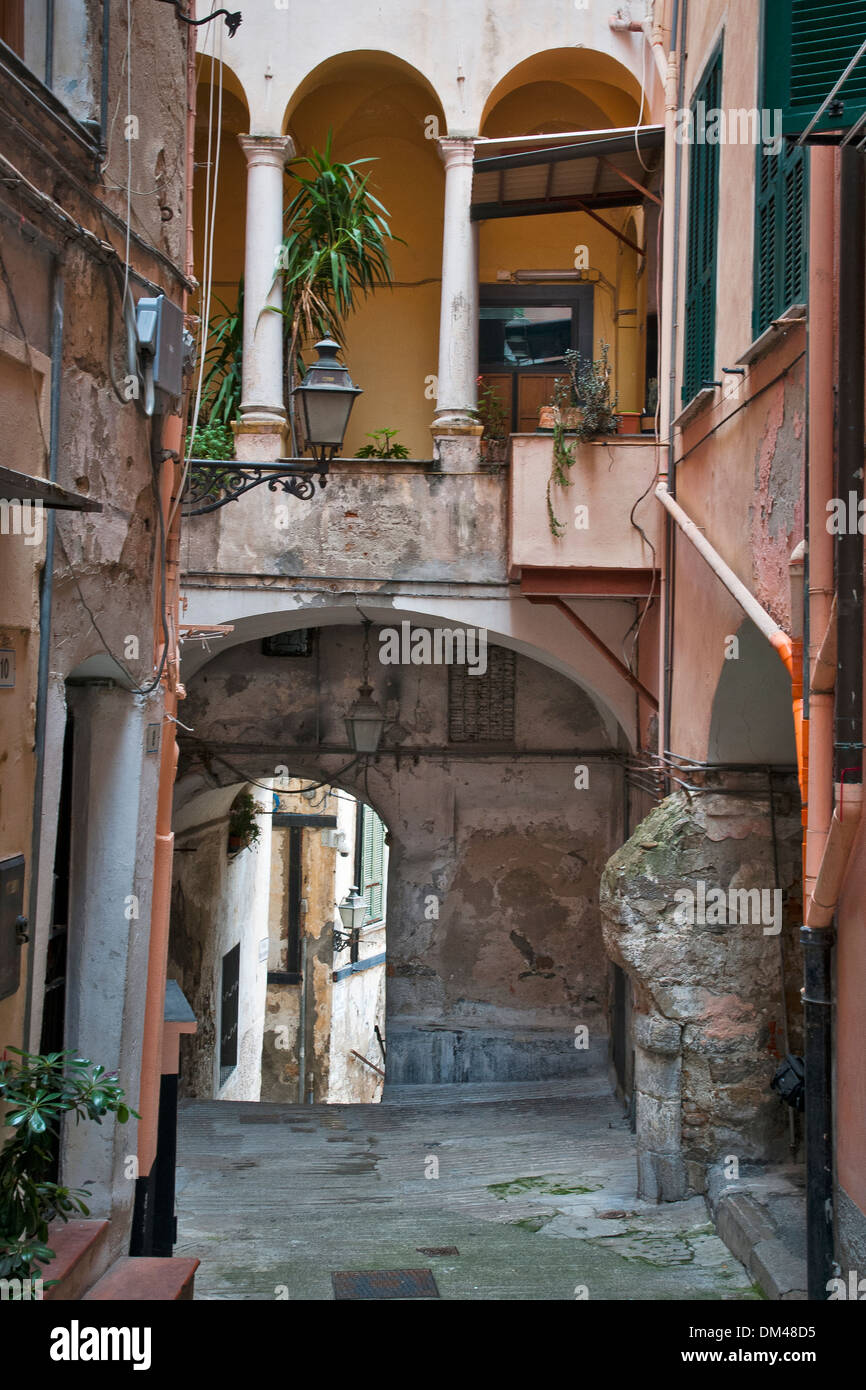 Antico cantiere nella città vecchia, San Remo, Italia Foto Stock