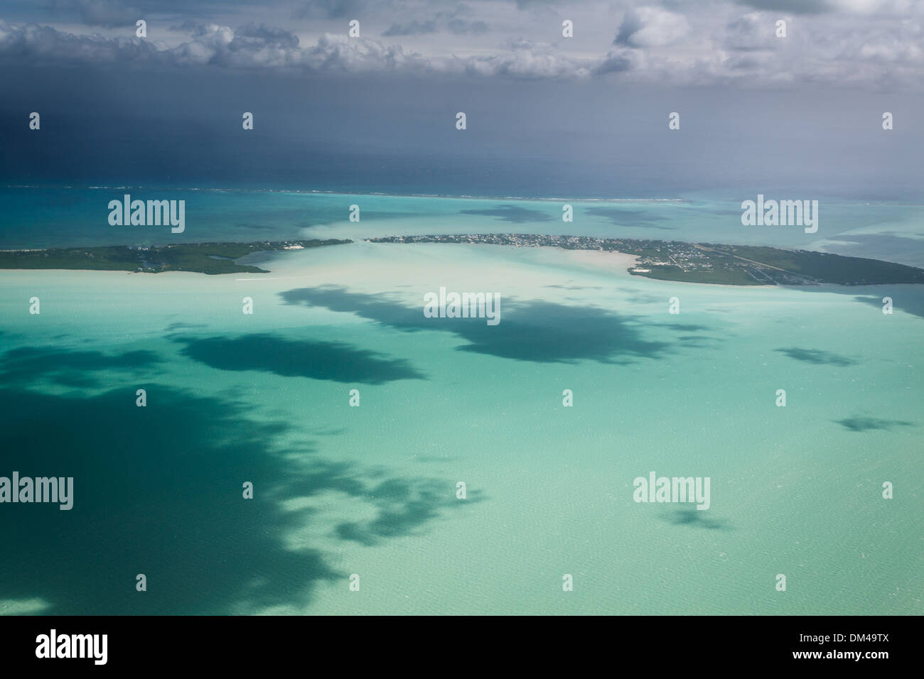 Vista aerea di Key o Caye Caulker sulla barriera corallina al largo della costa del Belize Foto Stock