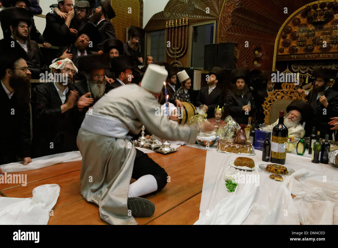 Bnei Brak, il Rabbino della Congregazione Premishlan e il suo hasids gioire la festa di Purim Foto Stock