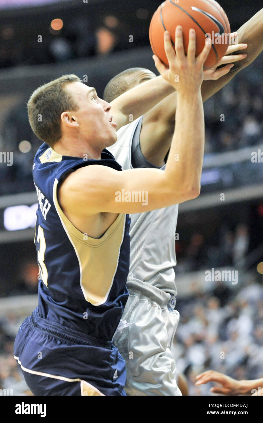 Washington D.C. Verizon Center. .Notre Dame guard Ben Hansbrough (23) porta gli irlandesi oggi con 21 punti, azione di gioco NCAA Notre Dame a Georgetown. .Terza consecutiva home perdita per Georgetown, 64-78. (Credito Immagine: © Roland Pintilie/Southcreek globale/ZUMApress.com) Foto Stock