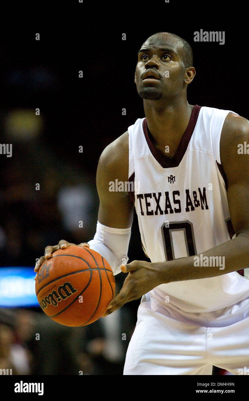 Bryan Davis (#0) in avanti per il Texas A&M Aggies presso la libera-linea di tiro. L'Università del New Mexico Lobos sconfitto il Texas A&M Aggies 84-81 al Toyota Center di Houston, TX. (Credito Immagine: © Anthony Vasser/Southcreek globale/ZUMApress.com) Foto Stock