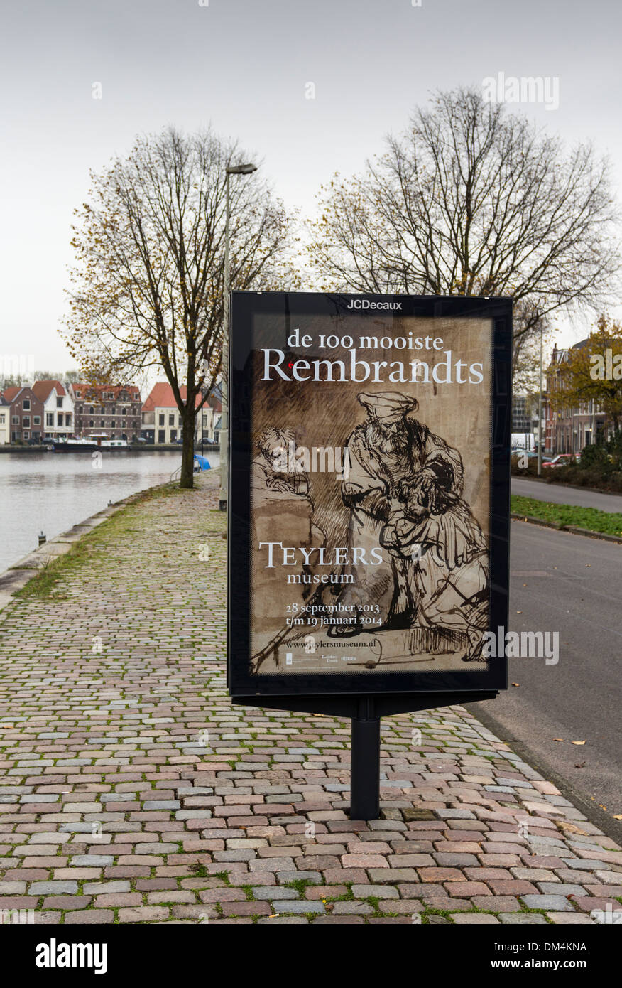 HAARLEM HOLLAND STREET PUBBLICITÀ PER REMBRANDT FOTO SUL DISPLAY IN TEYLERS MUSEUM Foto Stock