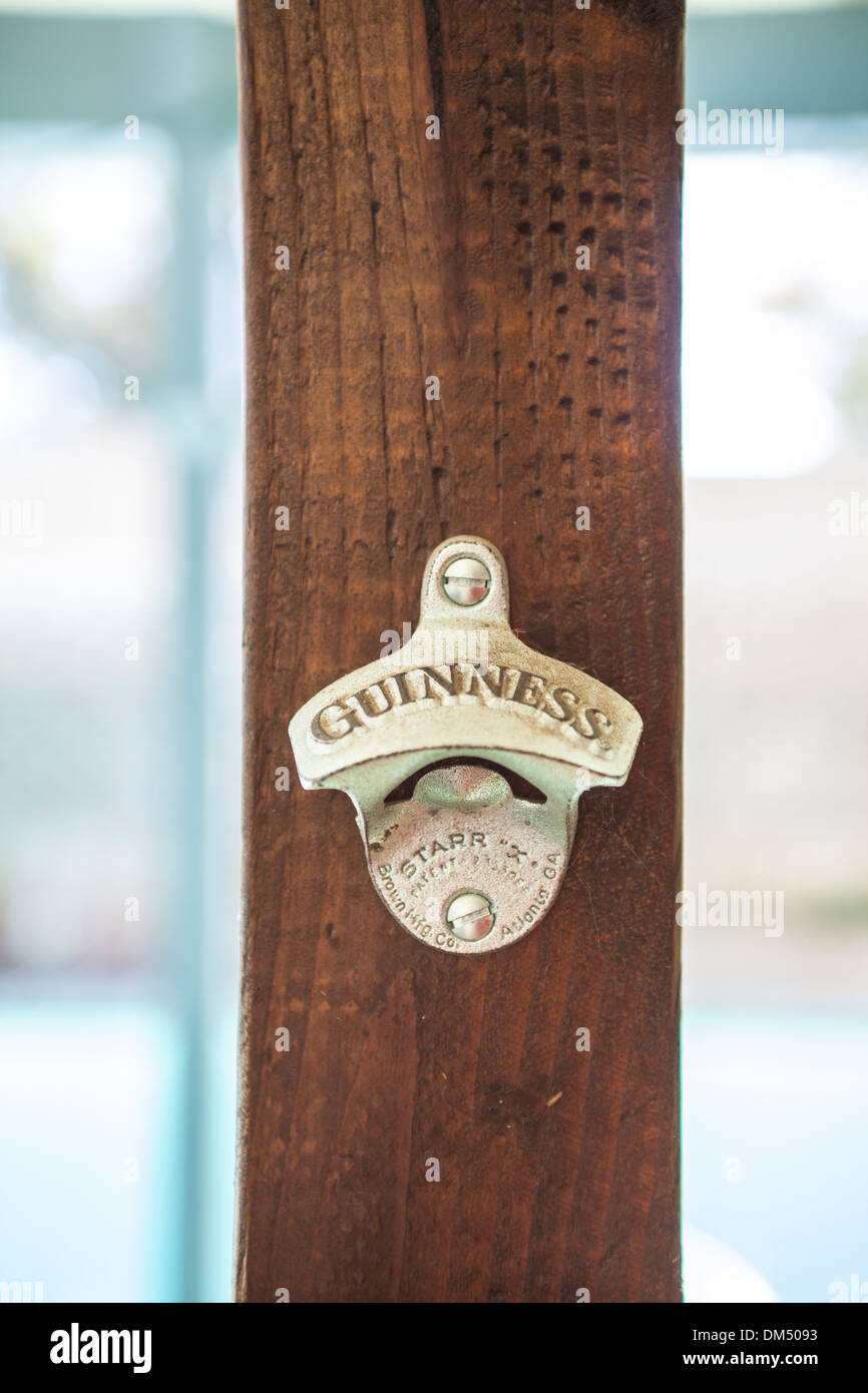 Guinness - Calamita con apribottiglie 3D
