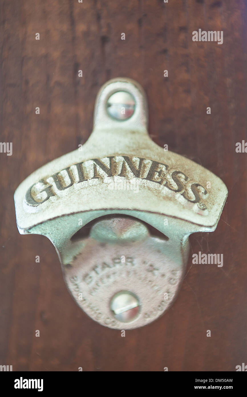 Guinness Portachiavi Apribottiglie A Forma Di Chiave – Merchandise Ufficiale Con Etichetta Extra Stout
