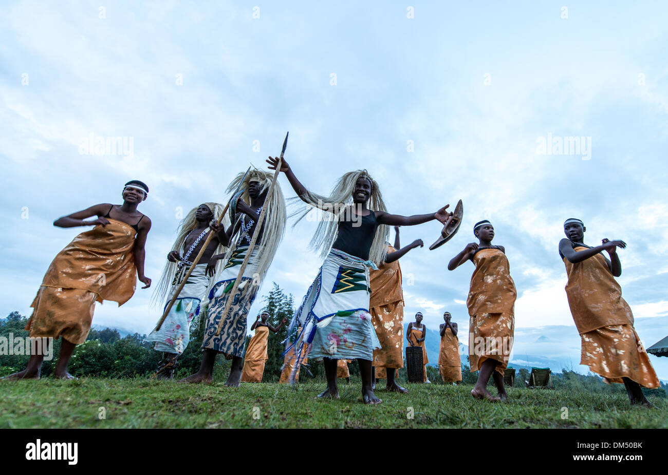Tradizionale ballerini africani Parco Nazionale Vulcani Ruanda Africa Foto Stock