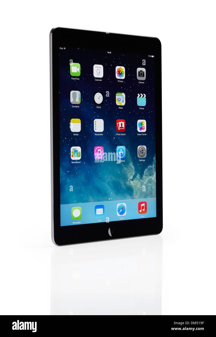 Apple iPad aria per cut-out su sfondo bianco con la riflessione e il tracciato di ritaglio Foto Stock