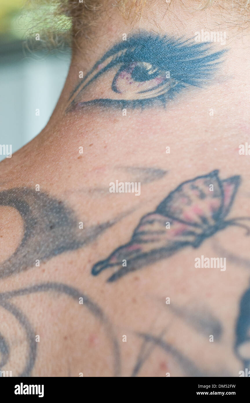 Tatuaggio sul retro Foto Stock