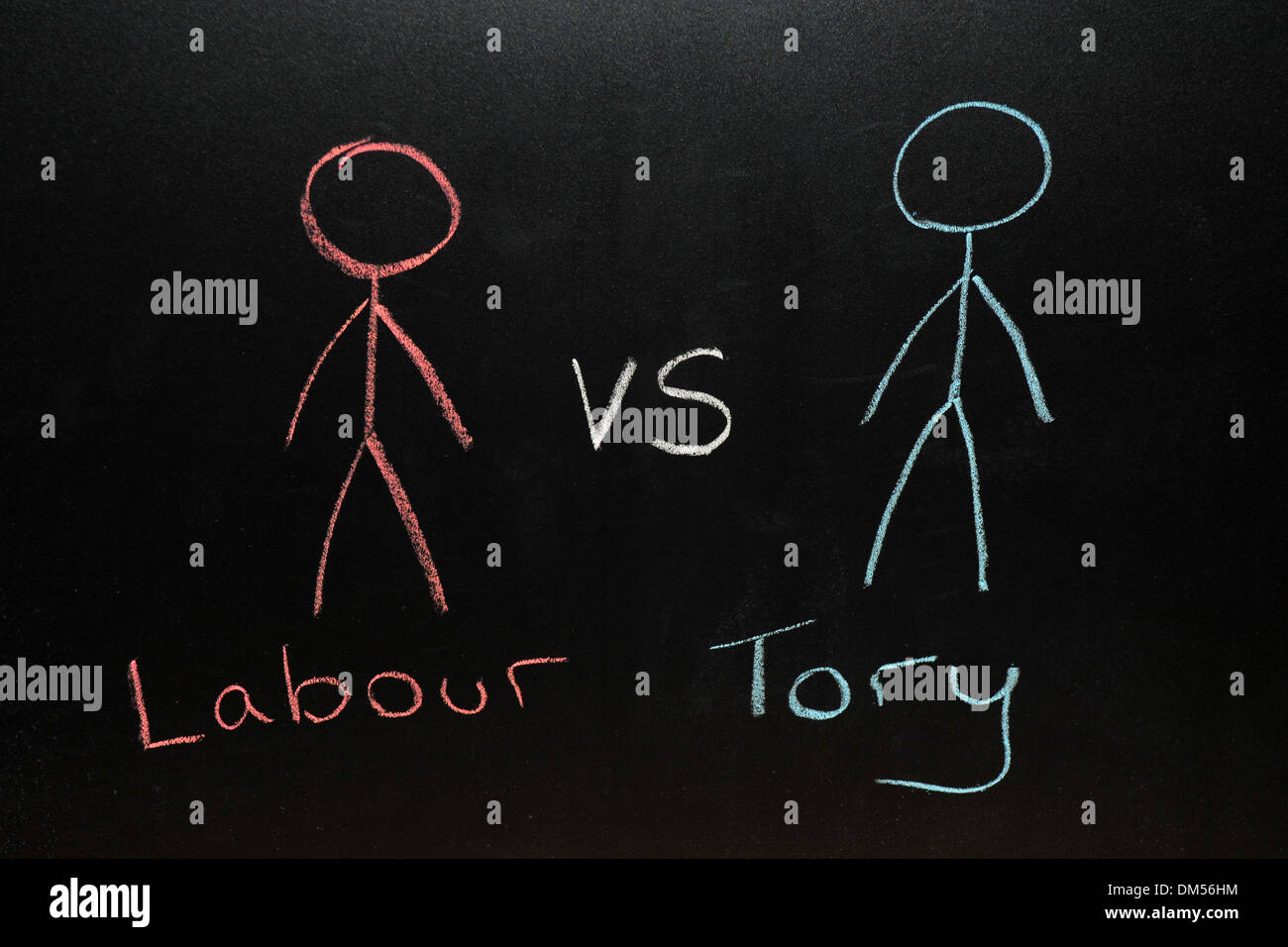 La manodopera vs Tory disegnati su una lavagna in gesso. Foto Stock