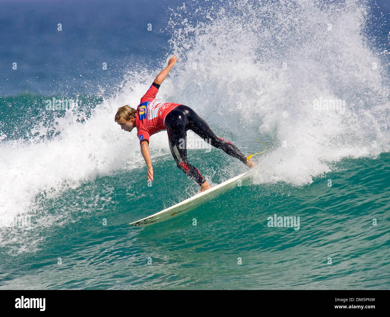 Mar 31, 2005; Woolamai Beach, Phillip Island, Victoria, Australia; TRENT MUNRO (Australia, NSW, Scott la testa) oggi ha vinto il Rip Curl Pro, tenutasi in eccellenti 1m le onde a Woolamai Beach. Munro sconfitto Andy Ferri (Haw) in una stretta finale combattuta - Munro inviare 16,75, costituito da due giostre eccellente, un 8.57 e una finale di 8 punto ride per fissare la vittoria con ferri da stiro posting 15.07. Il Foto Stock