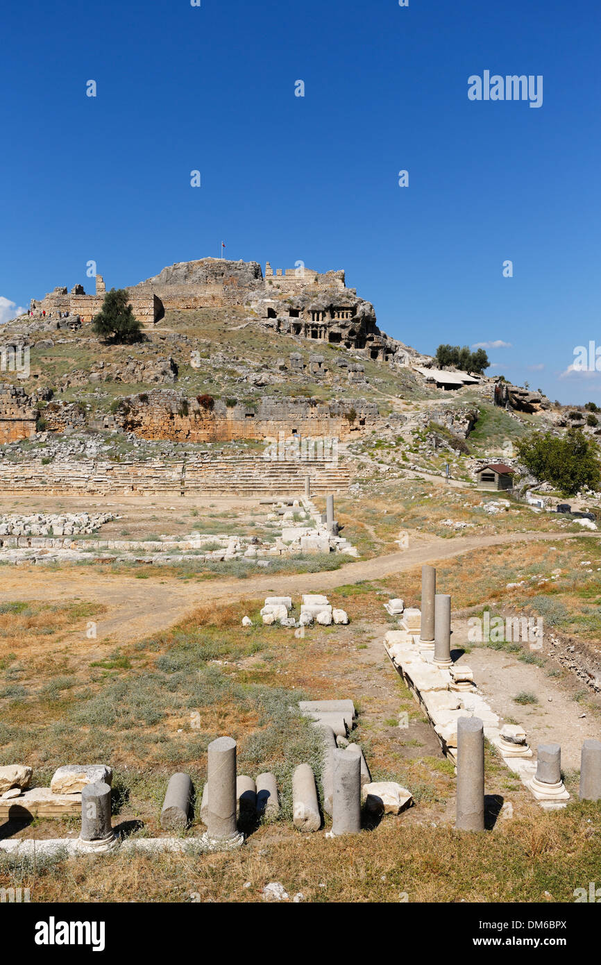 Basilica, stadio Acropoli e Lycian rock tombe, antica città di Tlos nella valle Xanthos, Muğla Provincia, Lycia, Egeo Foto Stock