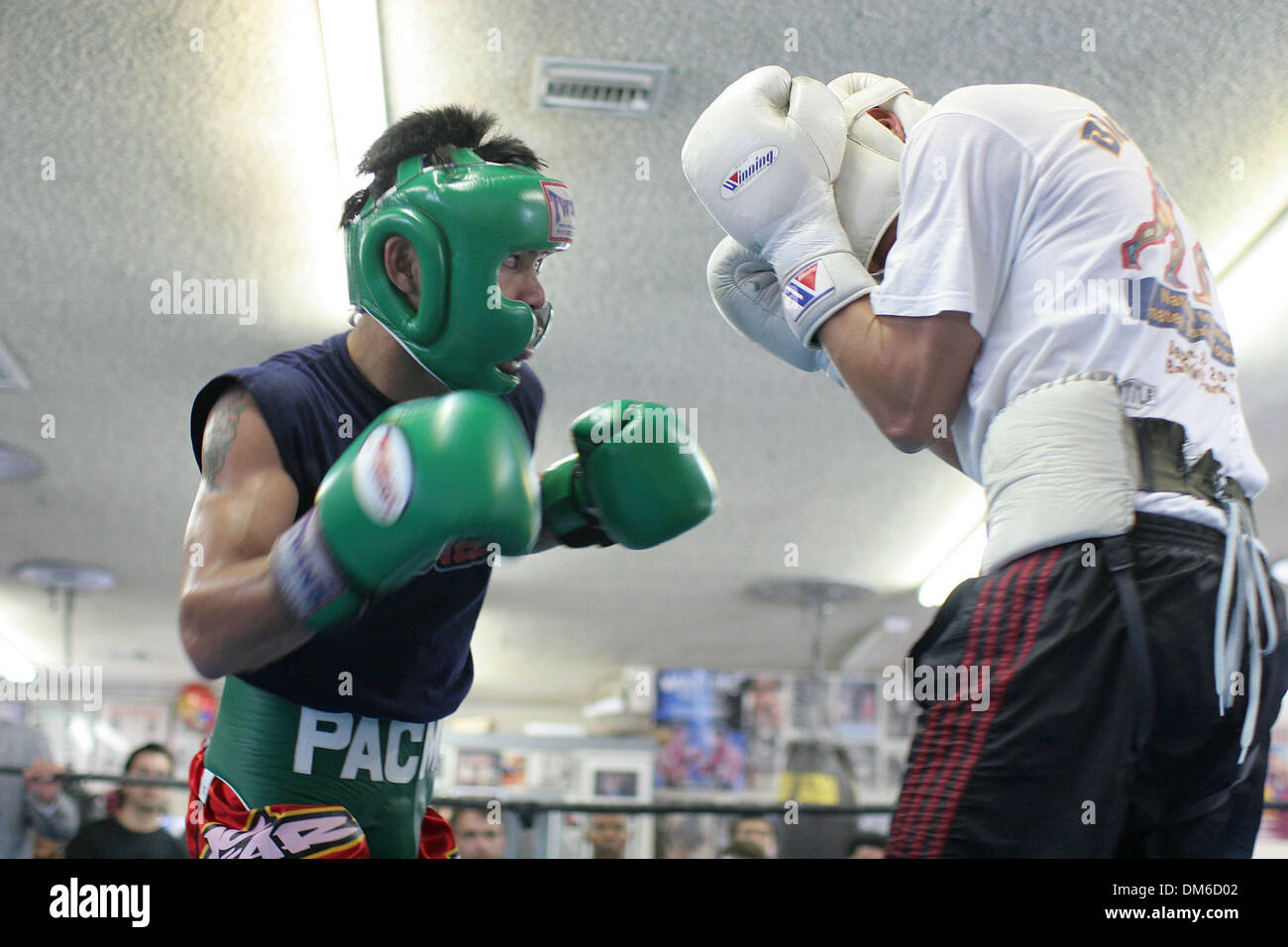 Mar 08, 2005; Hollywood, CA, Stati Uniti d'America; Phillipino superstar boxer MANNY "PACMAN' PACQUIAO treni per la WBO 12-round super piuma campionato contro Erik 'El terribile" Morales (Messico) a MGM Grand sabato 19 marzo. PACQUIAO viene addestrato dal leggendario boxing trainer Freddie Roach presso il carattere jolly Boxing Club. Foto Stock