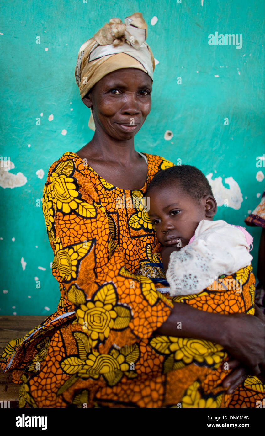 I pazienti malati in ospedale di MSF in Repubblica centrafricana Foto Stock