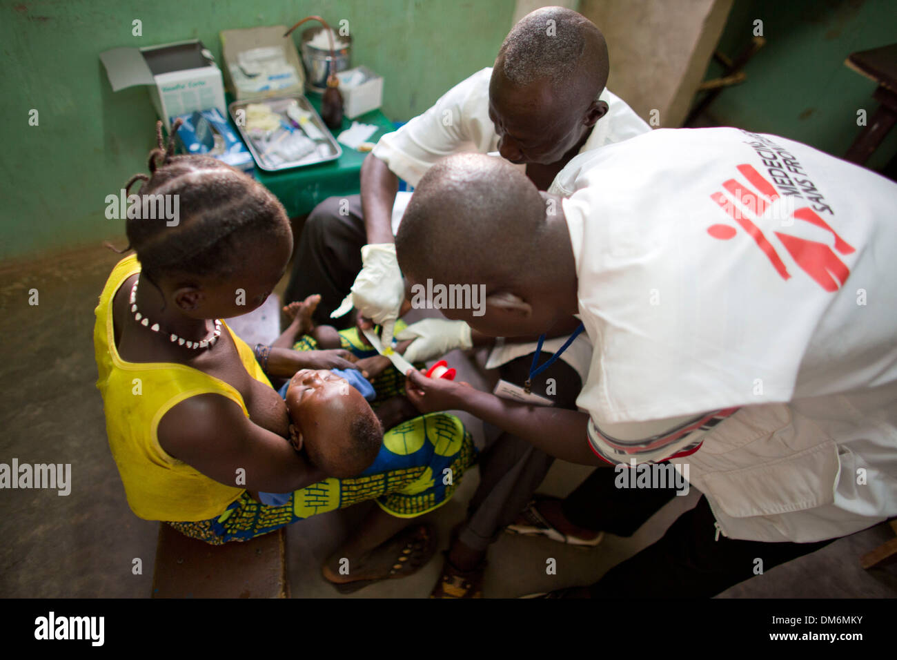 I pazienti malati in ospedale di MSF in Repubblica centrafricana Foto Stock