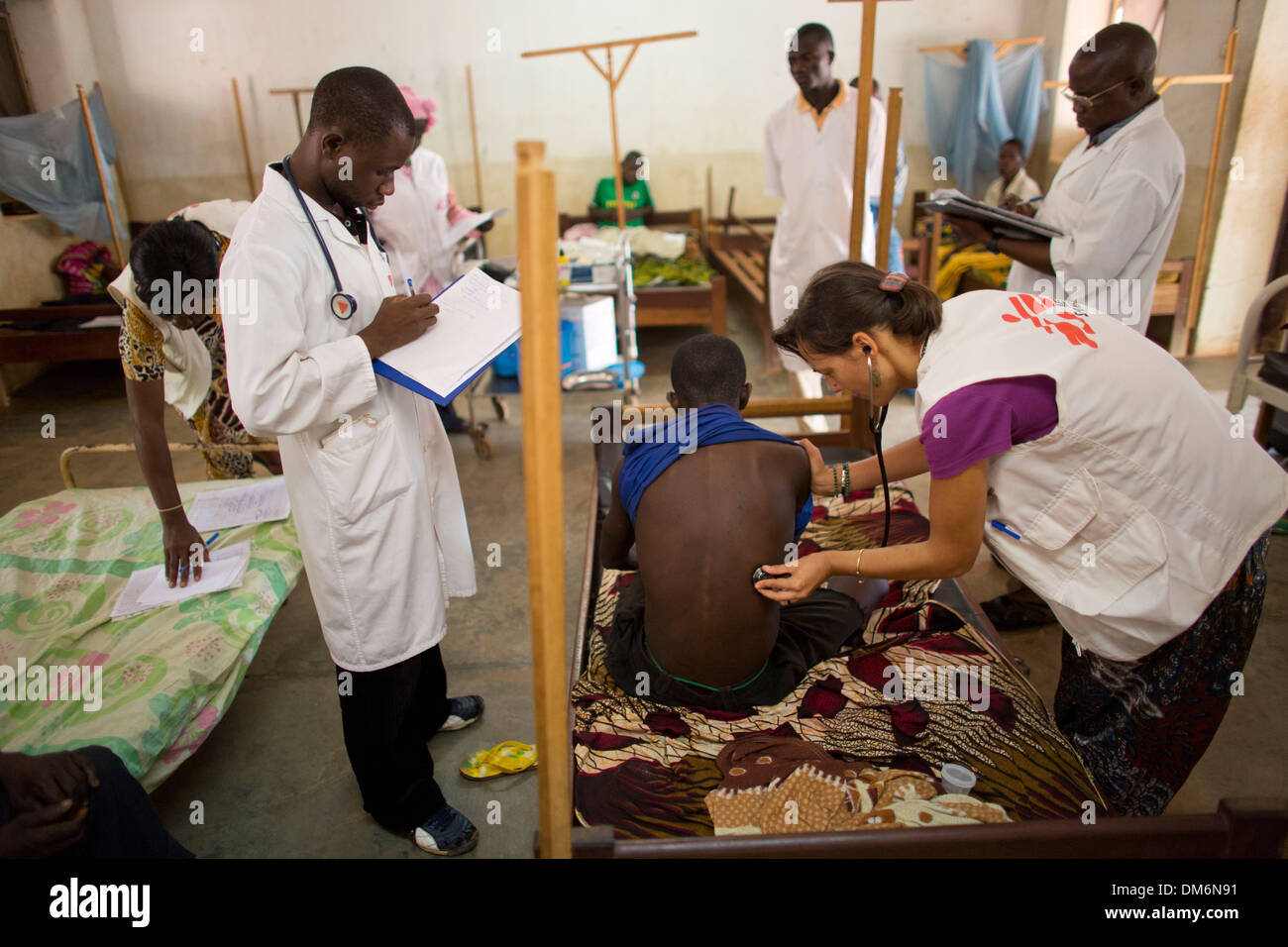 MSF medico del lavoro in ospedale batangafo, Repubblica centrale africana Foto Stock