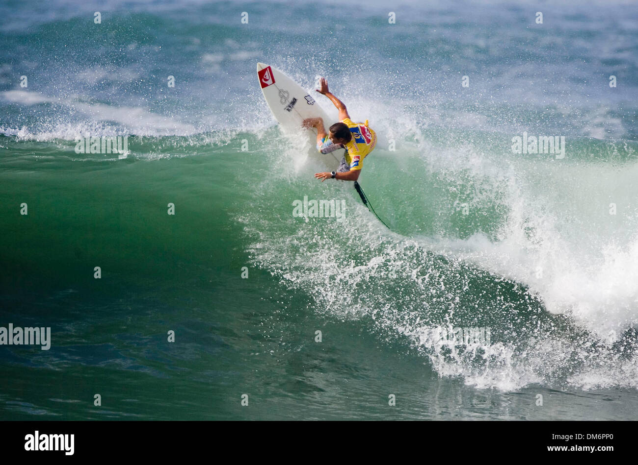 Sep 03, 2005; Malibu, Chiba, Giappone; Surf: il 2005 favorisce gli uomini del mondo ASP Tour durante il Quiksilver Pro a Malibu, Chiba in Giappone. Il Quiksilver Pro il Giappone è il settimo di 11 eventi sul 2005 favorisce gli uomini il Campionato mondiale ASP Tour (WCT) e le caratteristiche del top 45 surfers nel mondo e tre wild card surfers. Floridian e 2001 ASP Campione del Mondo CJ Hobgood è la difesa Foto Stock