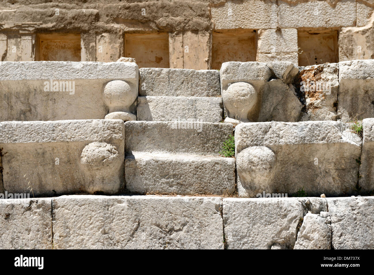 Passi sulla sede di righe dell'antico stadio ellenistica alla antica città Lycian di Arykanda, nella Turchia meridionale. La stadiu Foto Stock