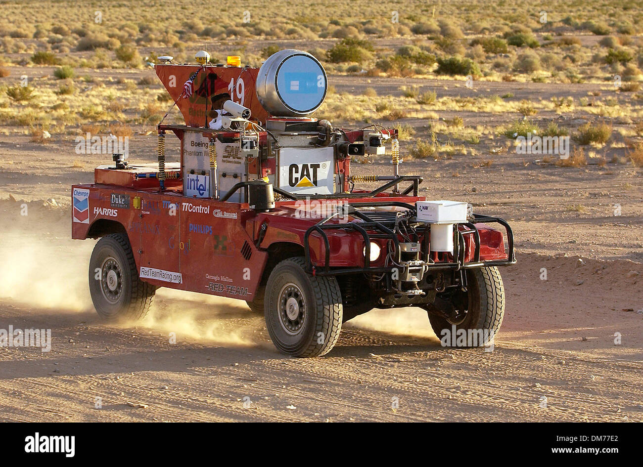 Ottobre 8, 2005; Primm, NV, STATI UNITI D'AMERICA; tempesta di sabbia, la robotica autonoma veicolo dalla Carnegie Mellon Rosso di team, durante il DARPA Grand Challenge. Credito: Foto da Vaughn Youtz/ZUMA premere. (©) Copyright 2005 da Vaughn Youtz. Foto Stock