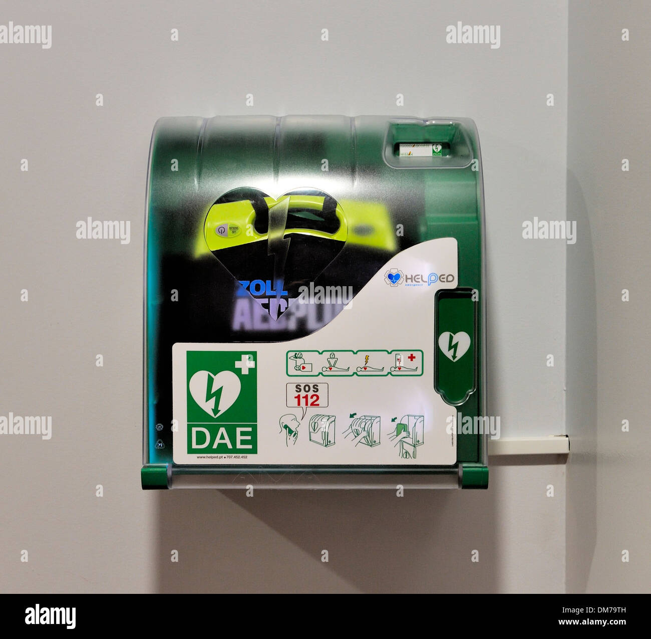 Un ZOLL Medical defibrillatore Foto Stock