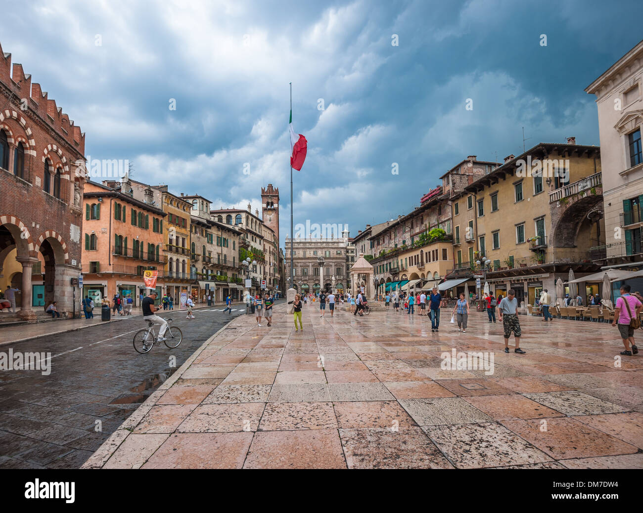 Piazza delle Erbe e Palazzo Maffei, Verona, Italia Foto Stock