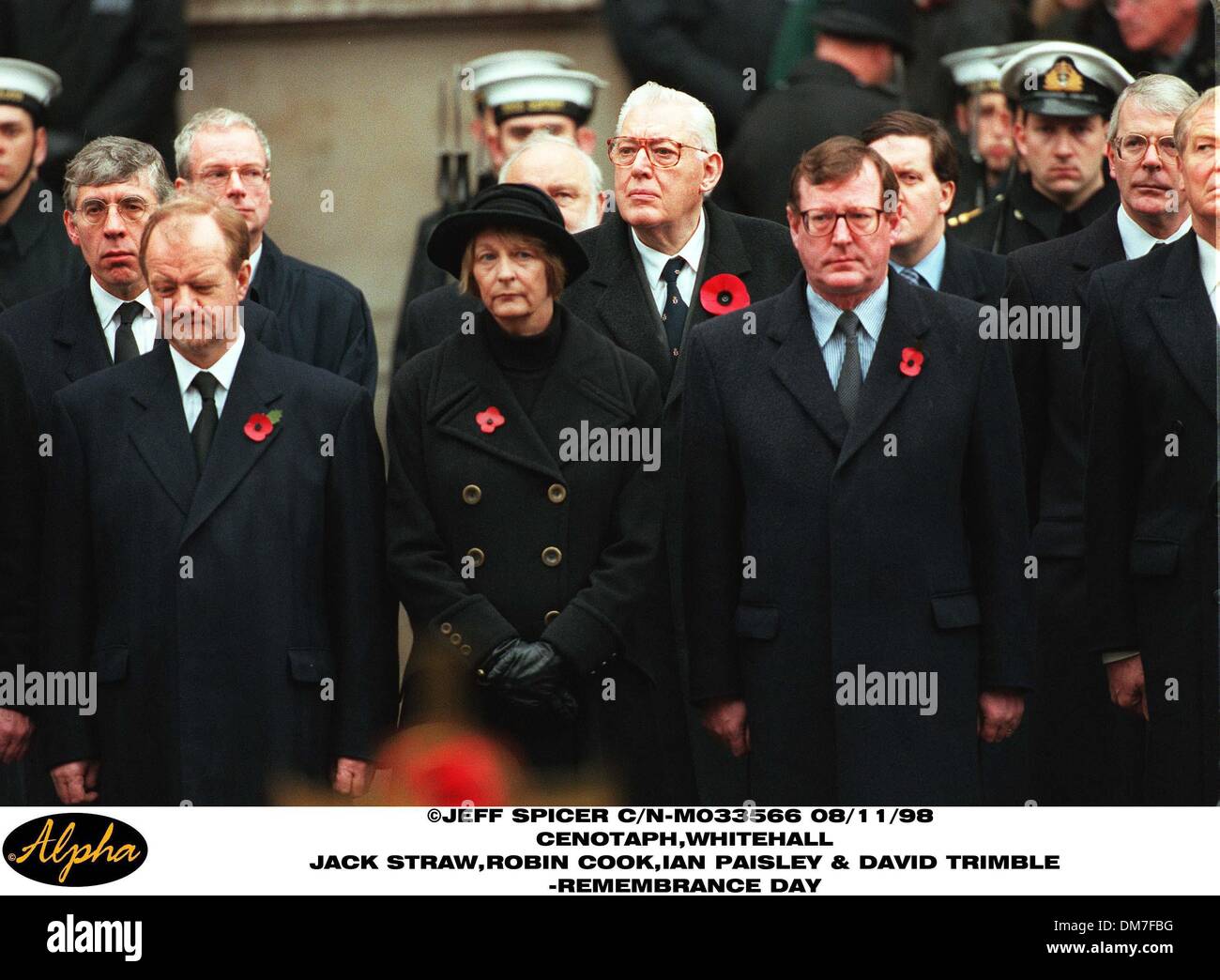 Nov. 8, 1998 - Londra, Gran Bretagna - 08/11/98 Il cenotafio,WHITEHALL.Jack STRAW,Robin COOK,Ian Paisley & David Trimble.-Giorno del Ricordo(Immagine di credito: © Globo foto/ZUMAPRESS.com) Foto Stock