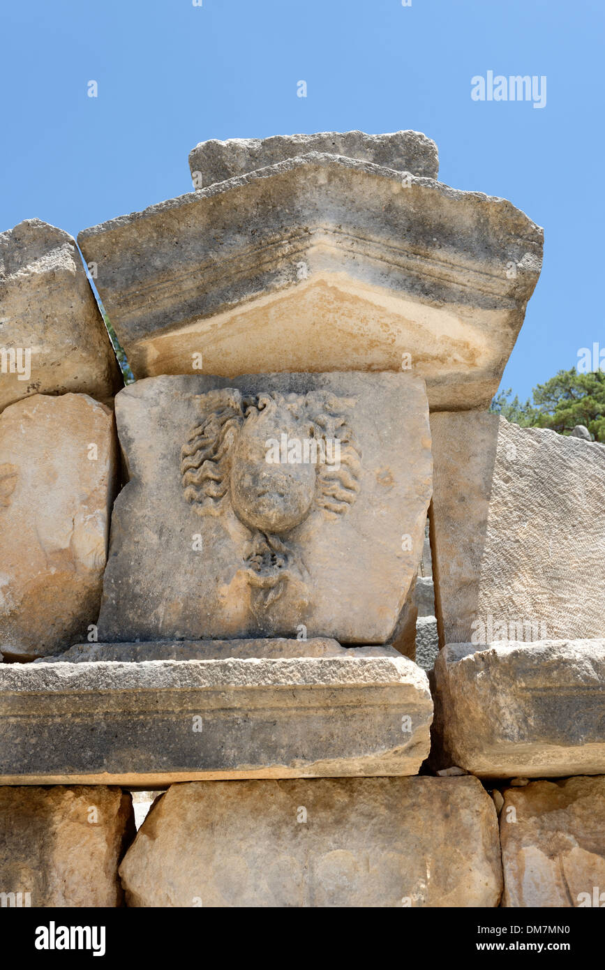 Il frontone di un tempio tipo grave presso la necropoli orientale all'antica città Lycian di Arykanda, nella Turchia meridionale. Foto Stock