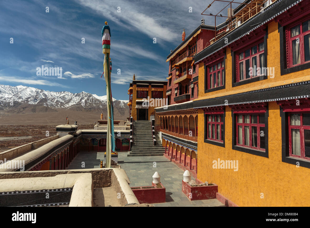 Monastero di Thiksey siede sopra la valle di Indus del Ladakh India del nord. Questo himalayana Gompa Buddista è di architettura tibetana Foto Stock