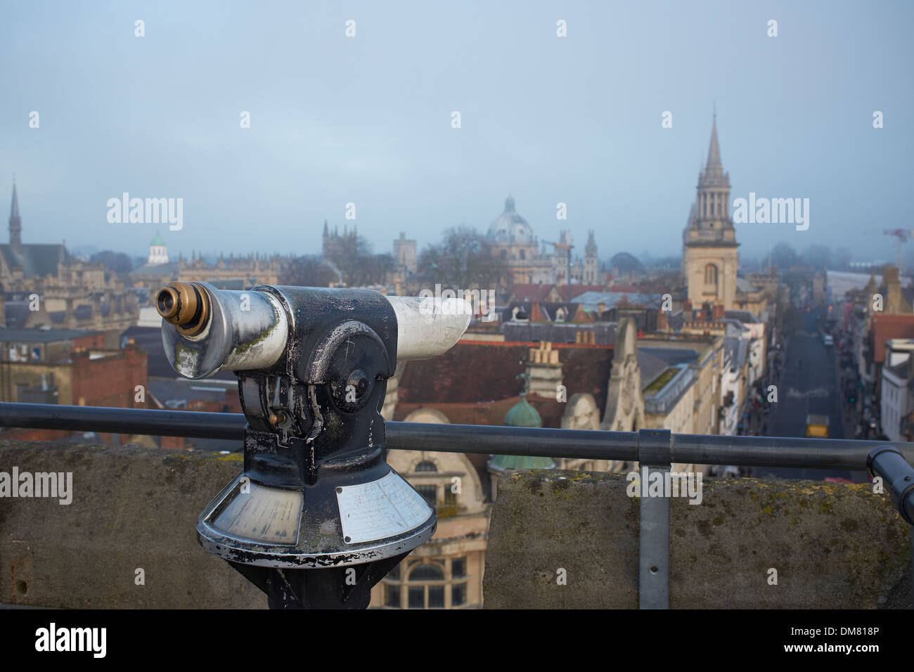 Visualizzazione di telescopio sulla parte superiore della torre Carfax in Oxford city centre Foto Stock