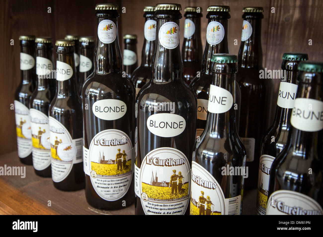 L'EURELIENNE, tradizionalmente birra fatta dalla regione CHARTRAIN, prodotti etichettati TERRES D'EURE-ET-LOIR, scaffali del negozio 'LE MARCHE GOURMAND DE MAITRE COCHON' AUBERGE GRAND'MAISON, MEAUCE, EURE-ET-LOIR (28), Francia Foto Stock