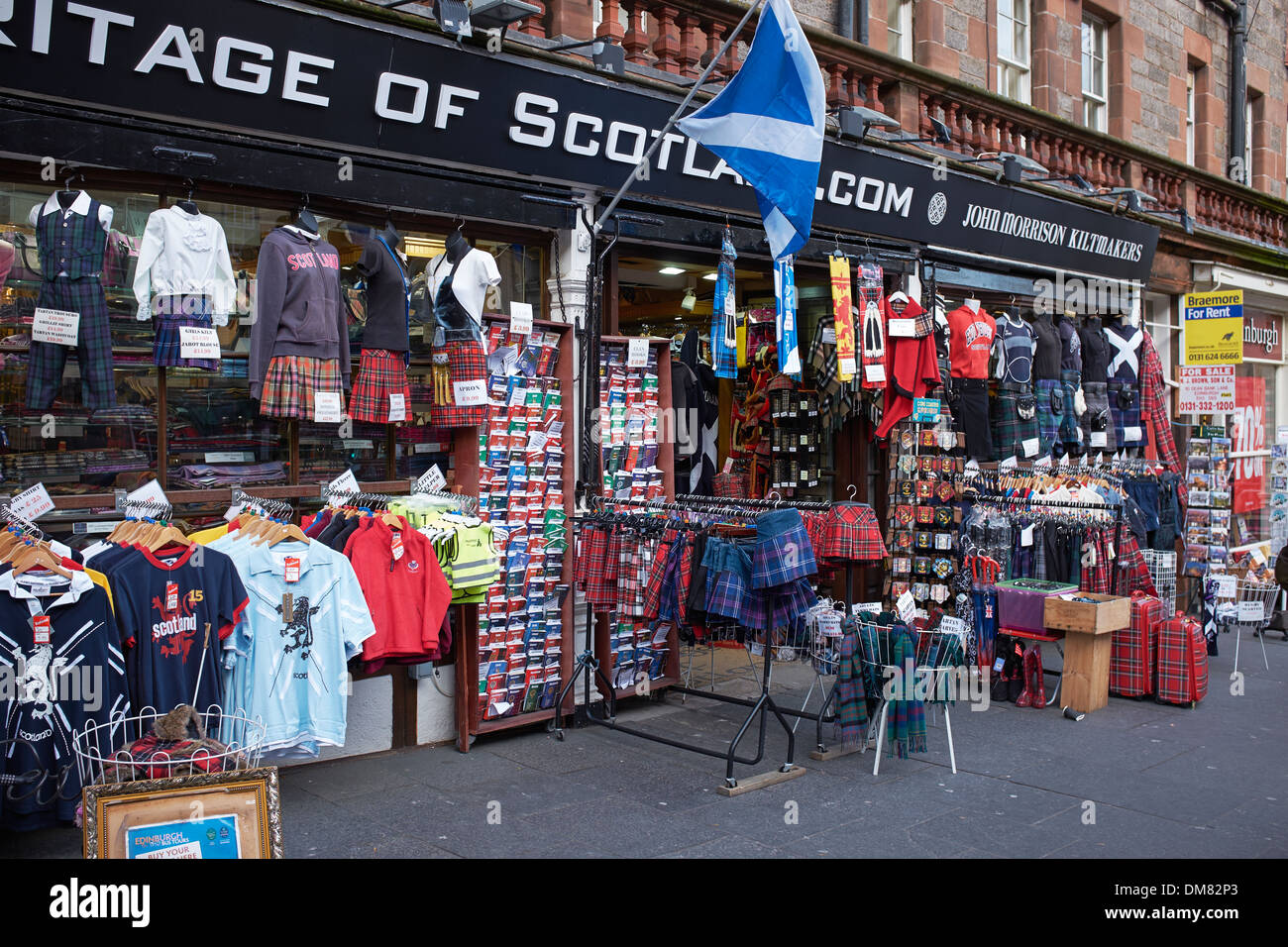 Un negozio di souvenir nel centro di Edimburgo la vendita di tartan Scozzese e memorabilia Foto Stock