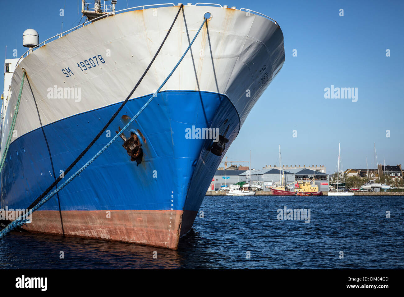Barca da pesca alla banchina del porto commerciale di SAINT MALO, ILLE-ET-VILAINE (35), Francia Foto Stock