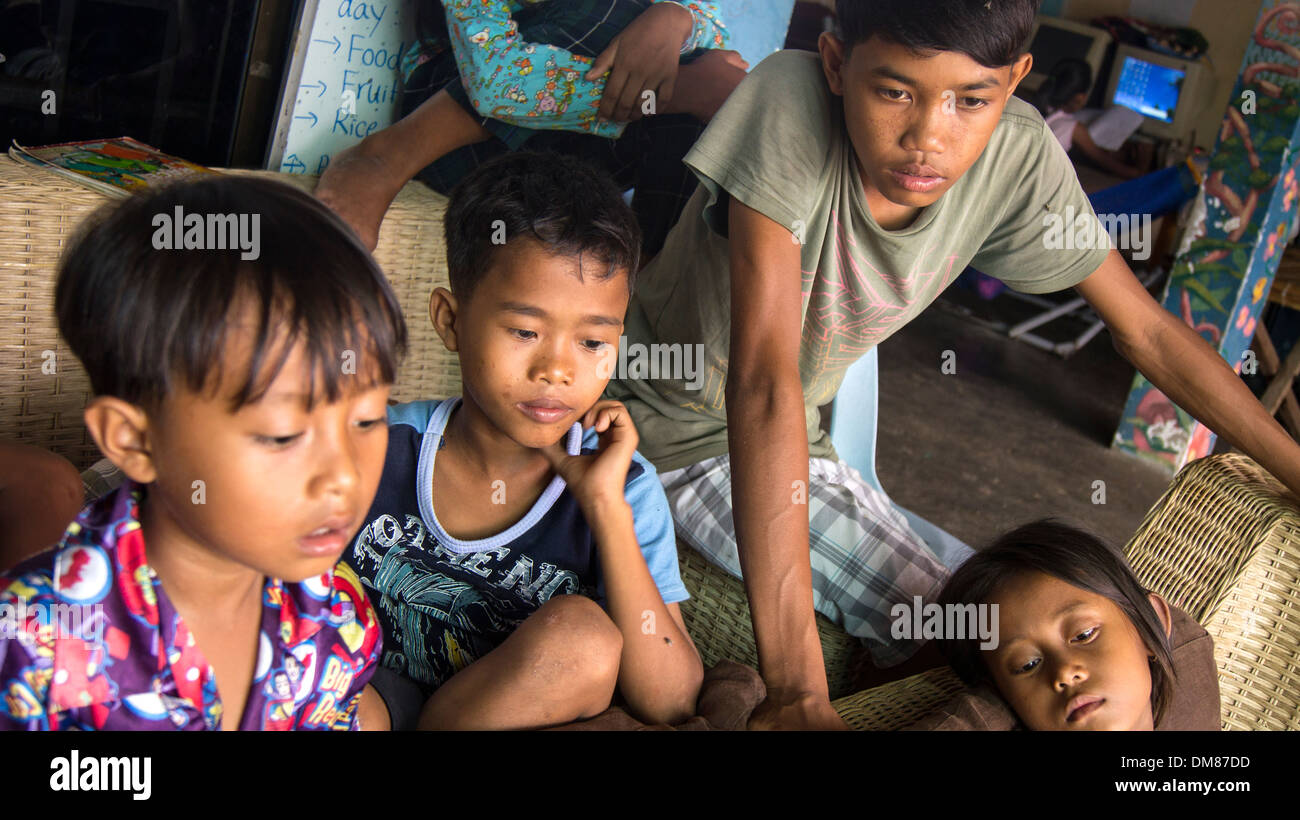 I figli piccoli di Phnom Penh Cambogia del Sud-est asiatico Foto Stock