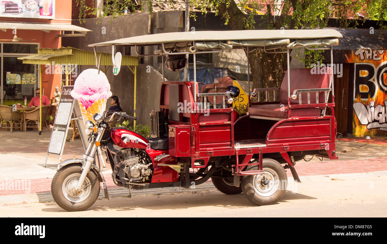 TukTuk per moto Sihanoukville in Cambogia il Sud Est asiatico Foto Stock