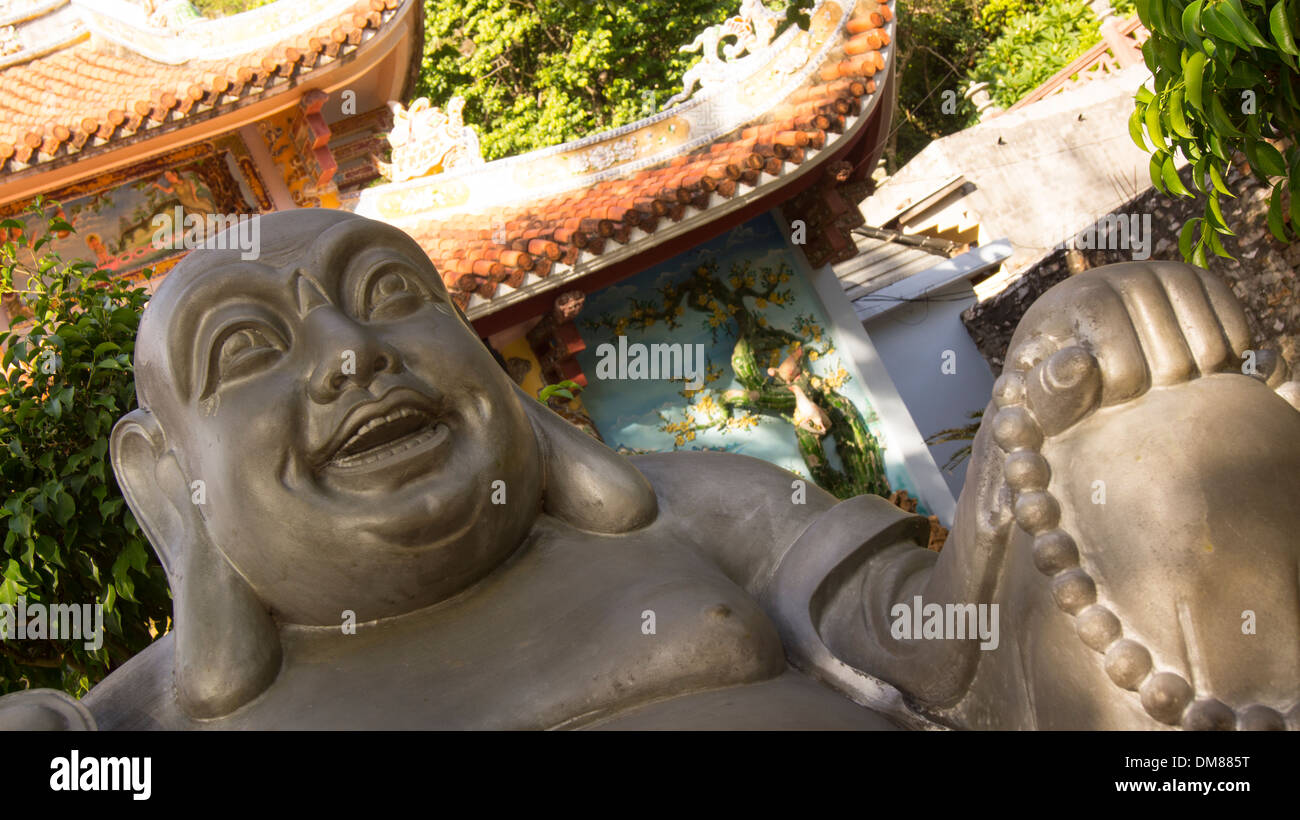 Grande Buddha scolpito Hoi An Vietnam del Sud-est asiatico Foto Stock