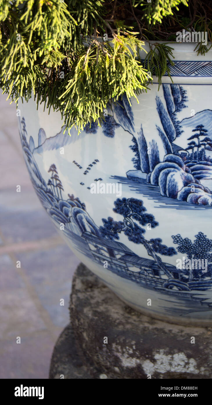 Blu e Bianca porcellana Hue Vietnam del Sud-est asiatico Foto Stock